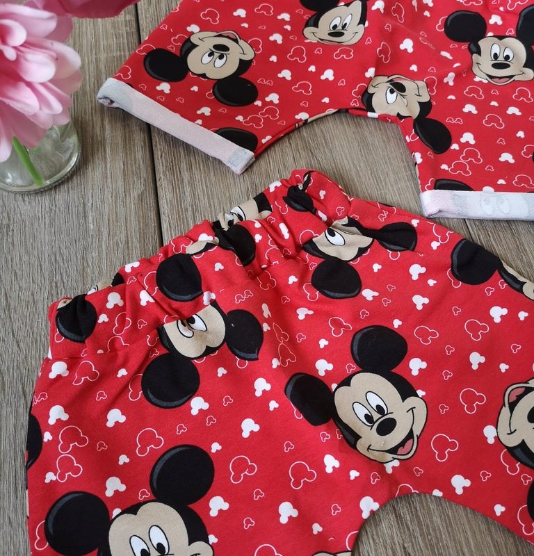Czerwone szorty z Mickey