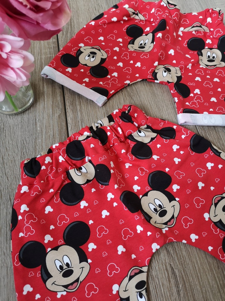 Czerwone szorty z Mickey