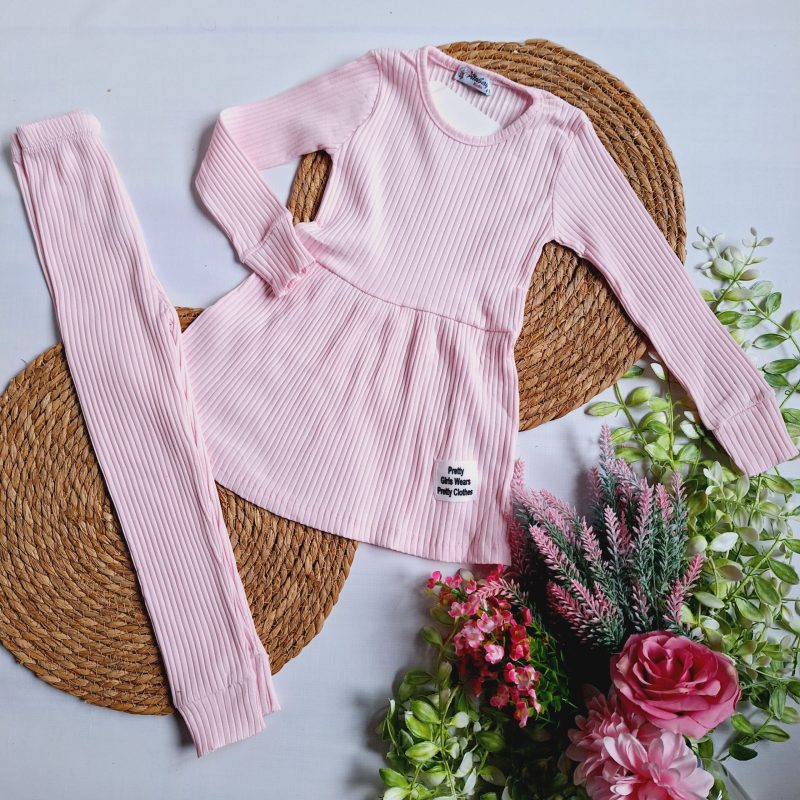 Komplet prążkowany tunika i leginsy jasny róż