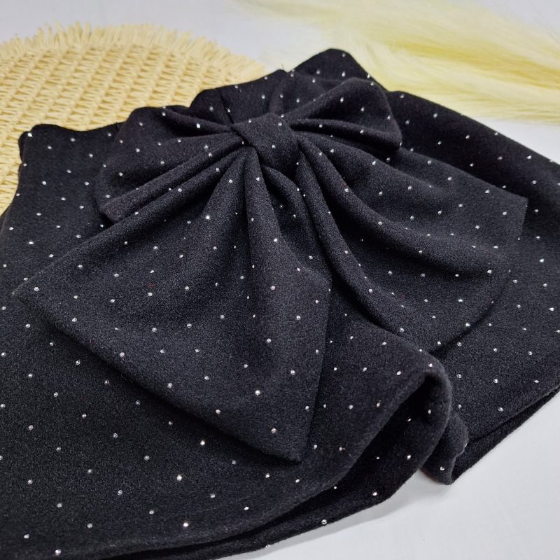 Czarne spodenki z kokardką