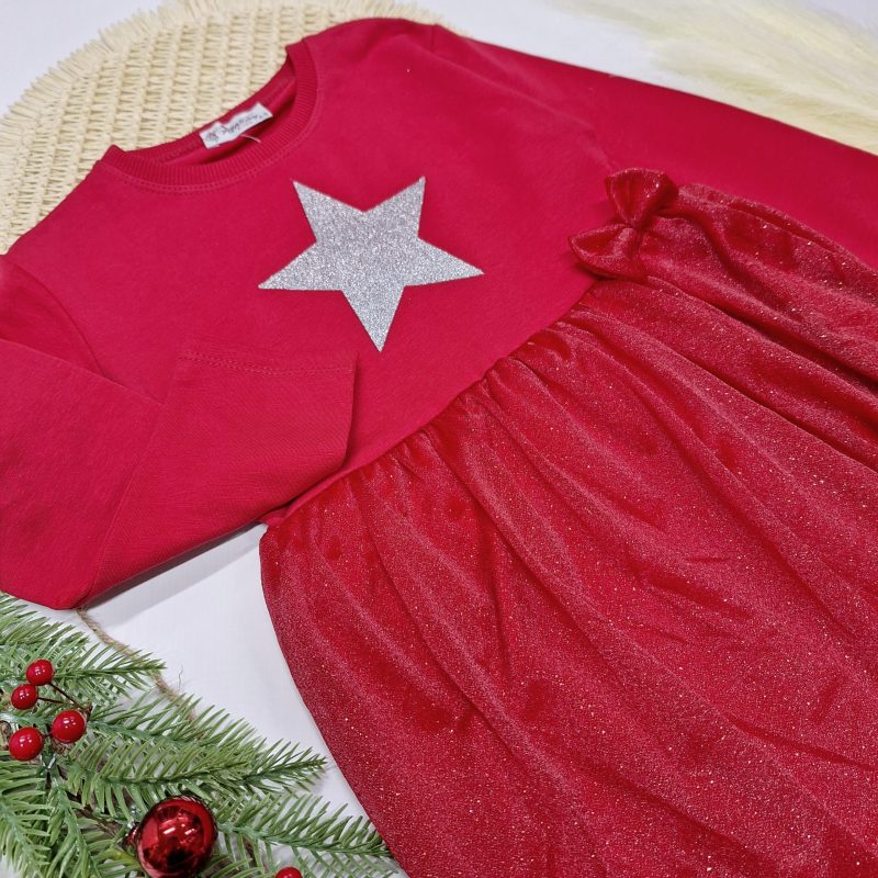Czerwona sukienka z gwiazdką i tiulem